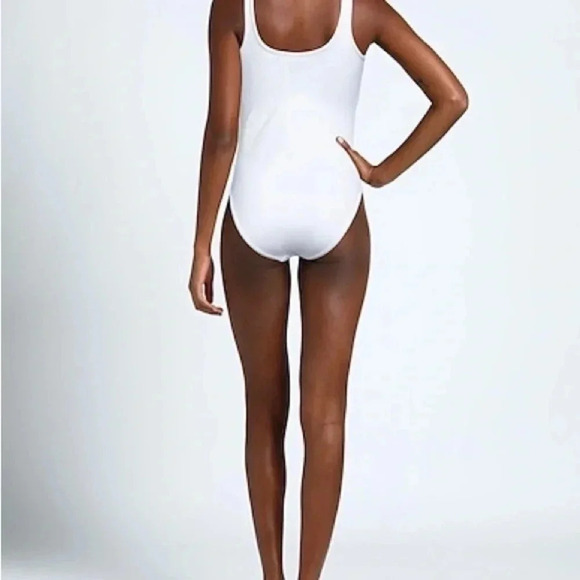 Burberry white one piece swimsuit B947 - Picture 2 of 9